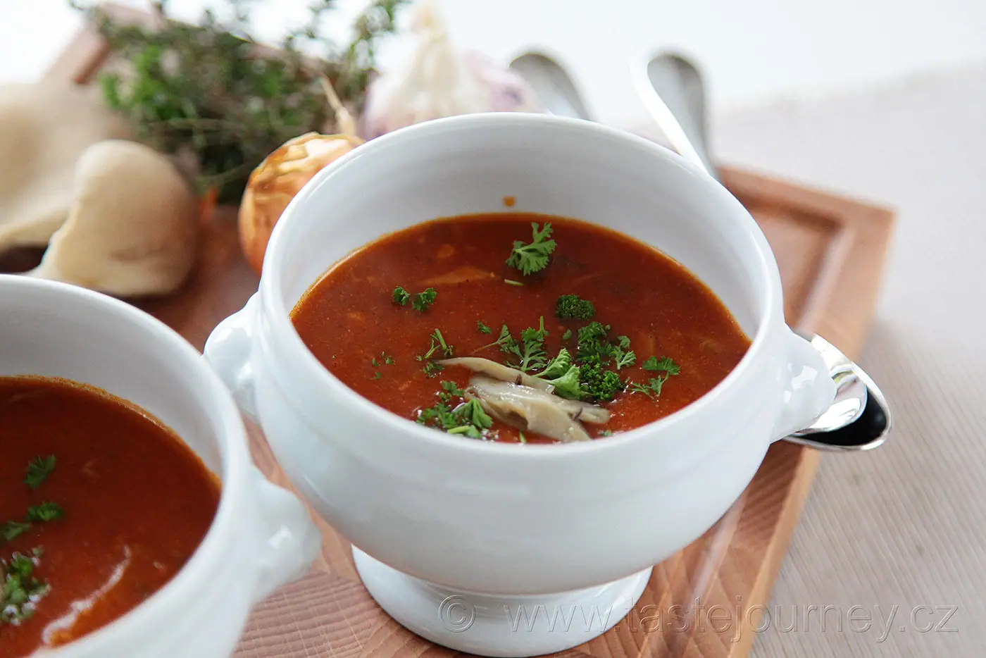 Hlíva ústřičná jako zázrak přírodní medicíny. Dršťková polévka i omeleta se špenátem pro vegetariány