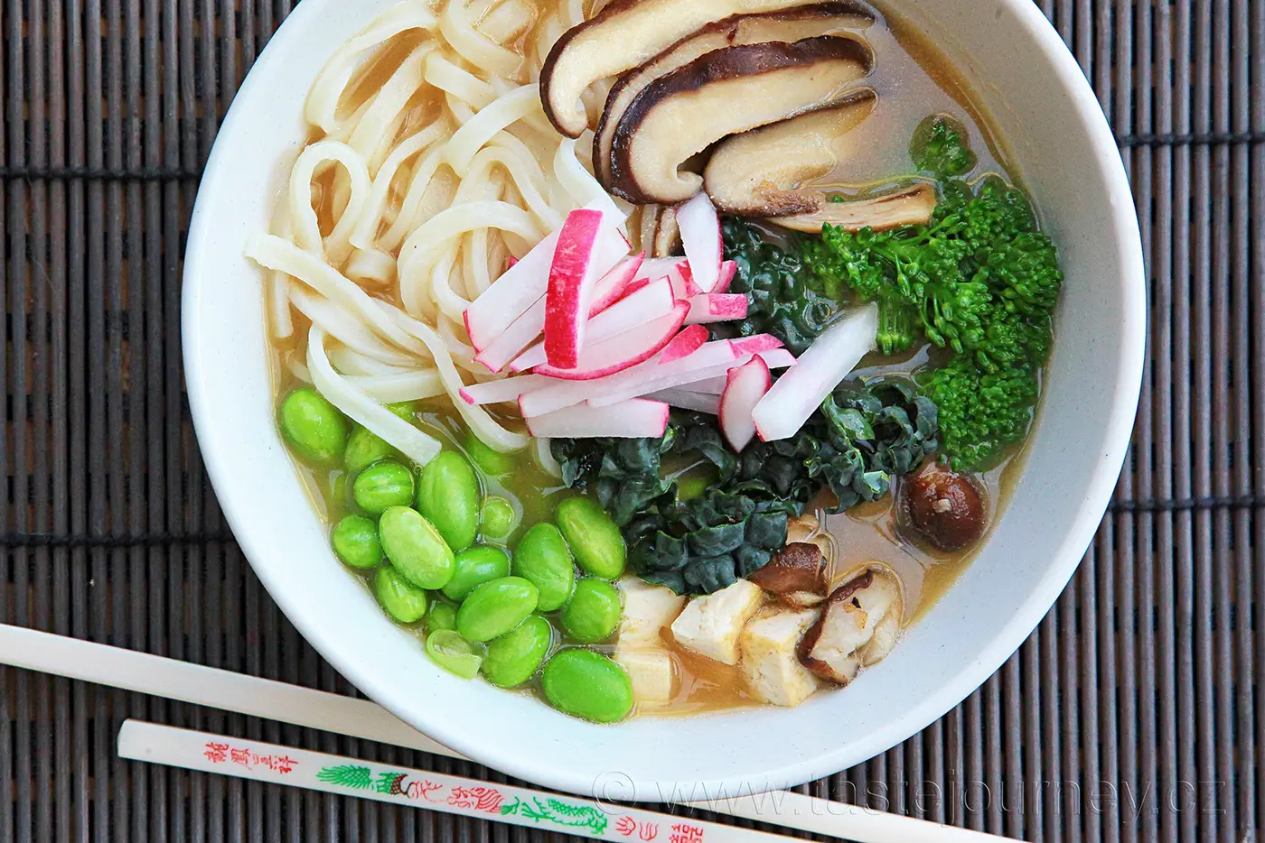 Tradiční japonská polévka miso. Jemný samuraj útočí na vaše chutě!