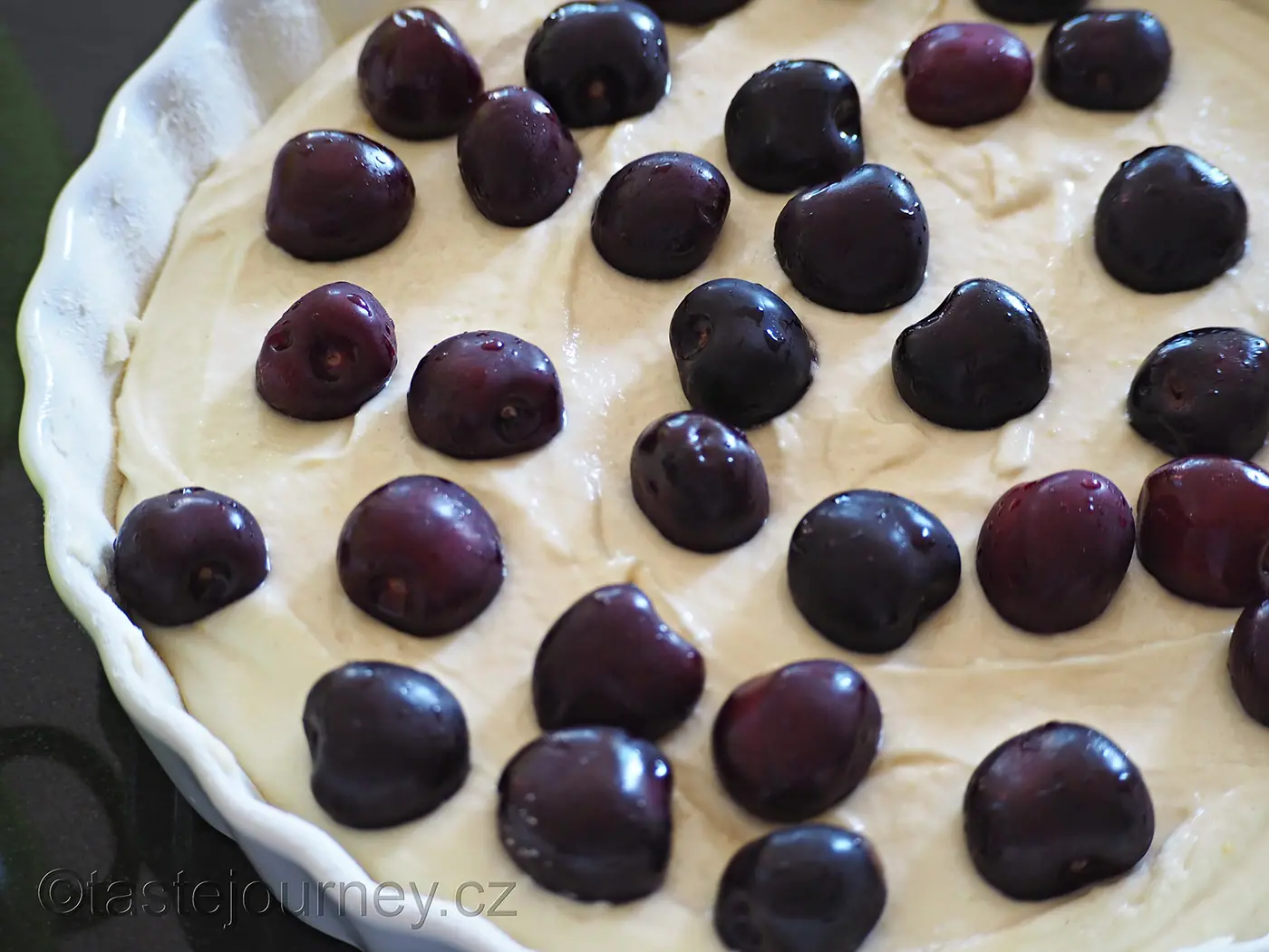Bublanina s třešněmi – tradiční recept na letní ovocný koláč – fotografie 2