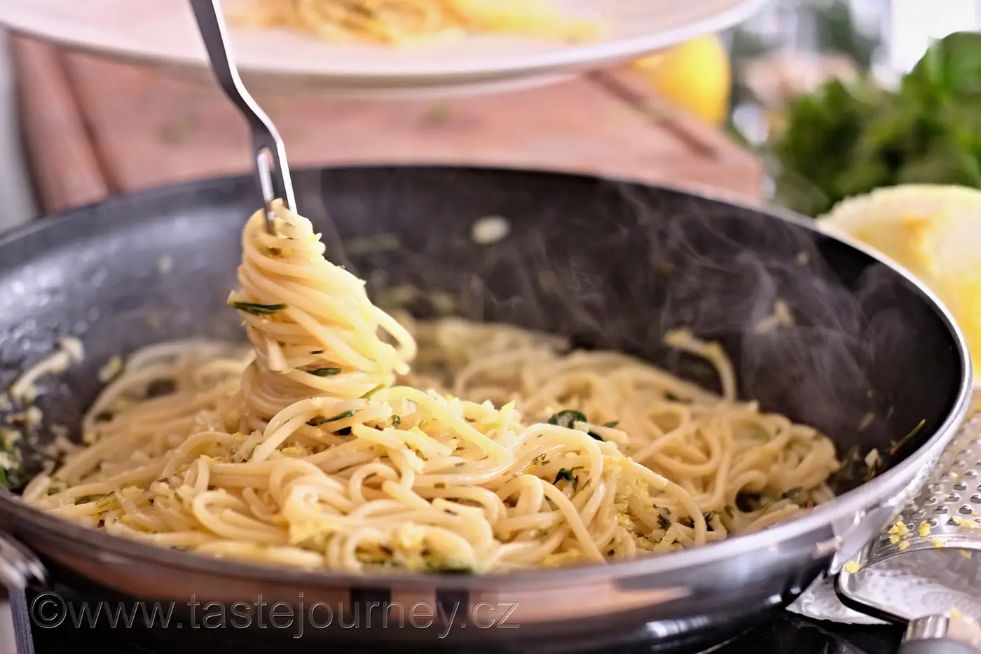 Citrónové spaghetti s pěti bylinkami. Bylinková sezóna právě začala – fotografie 4