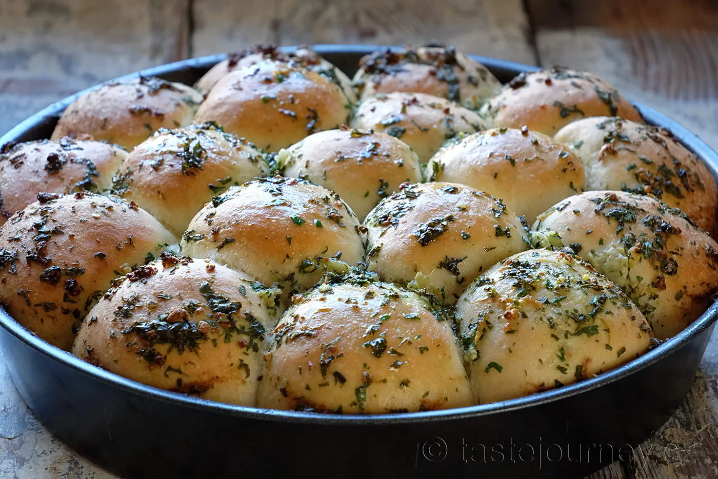 Báječné kuličky z pizzového těsta plněné mozzarellou – fotografie 2