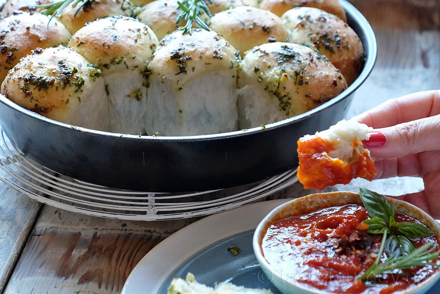 Báječné kuličky z pizzového těsta plněné mozzarellou – fotografie 7