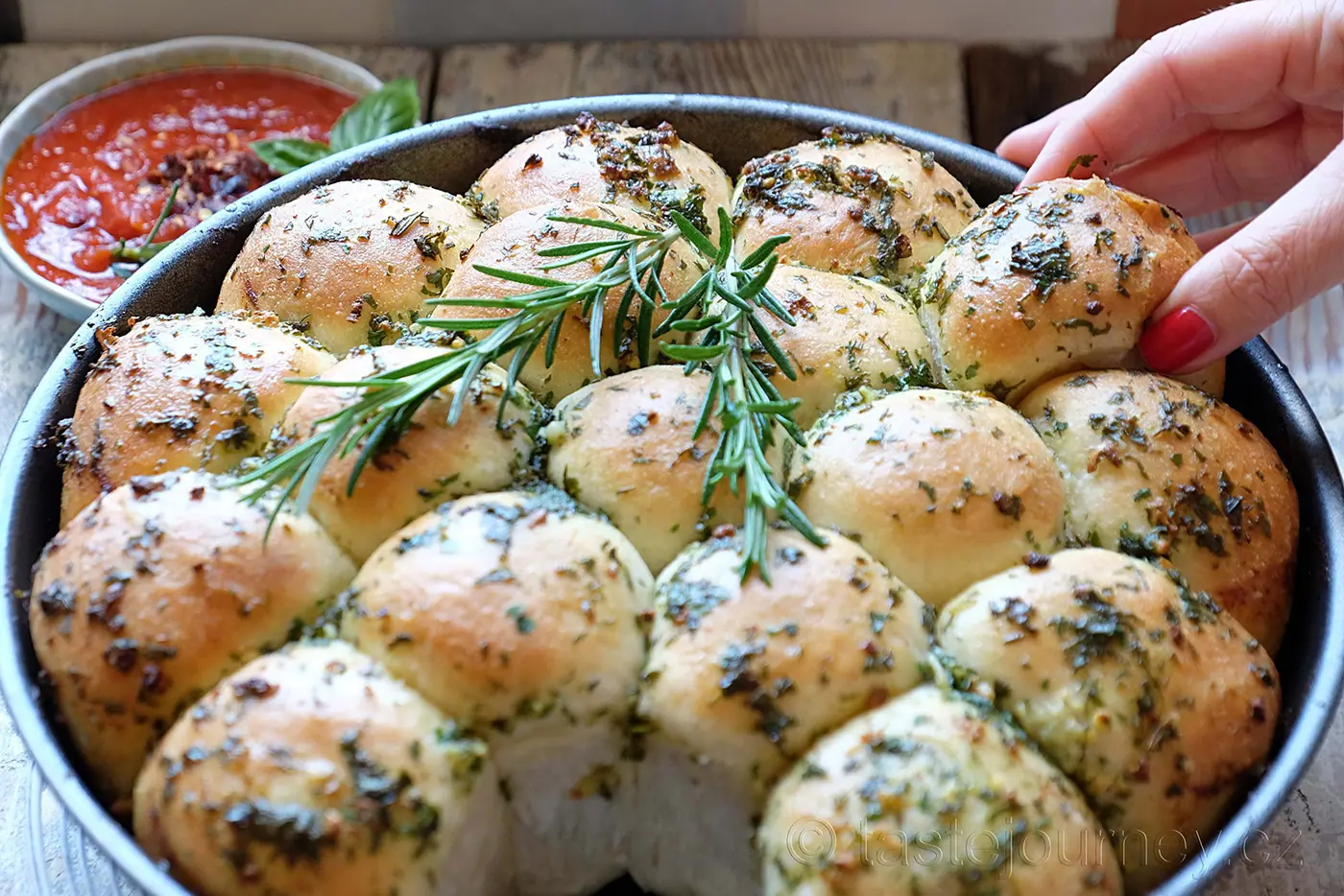 Báječné kuličky z pizzového těsta plněné mozzarellou – fotografie 8