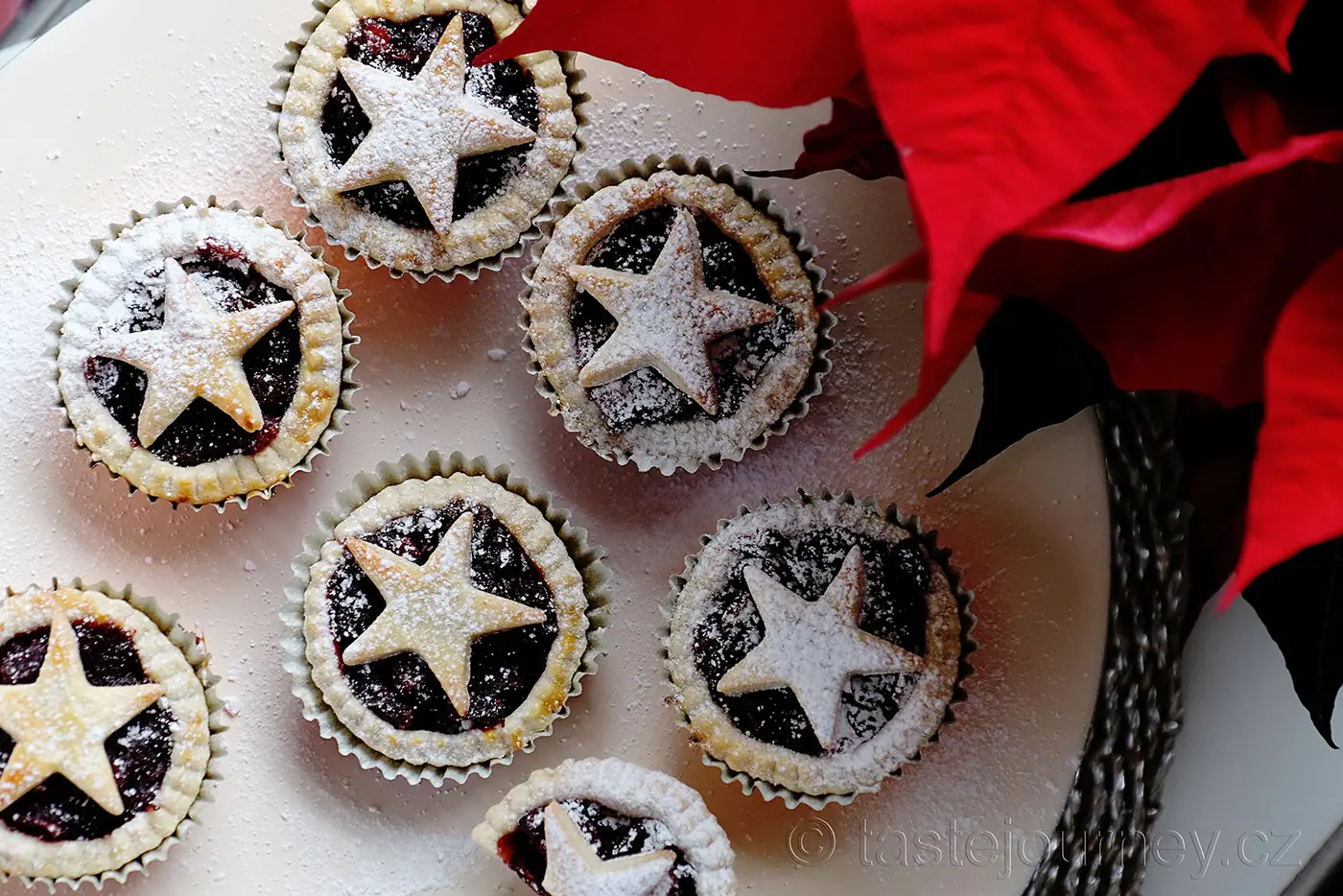 Britské koláčky mince pie s brusinkovou náplní s vůní pomerančů