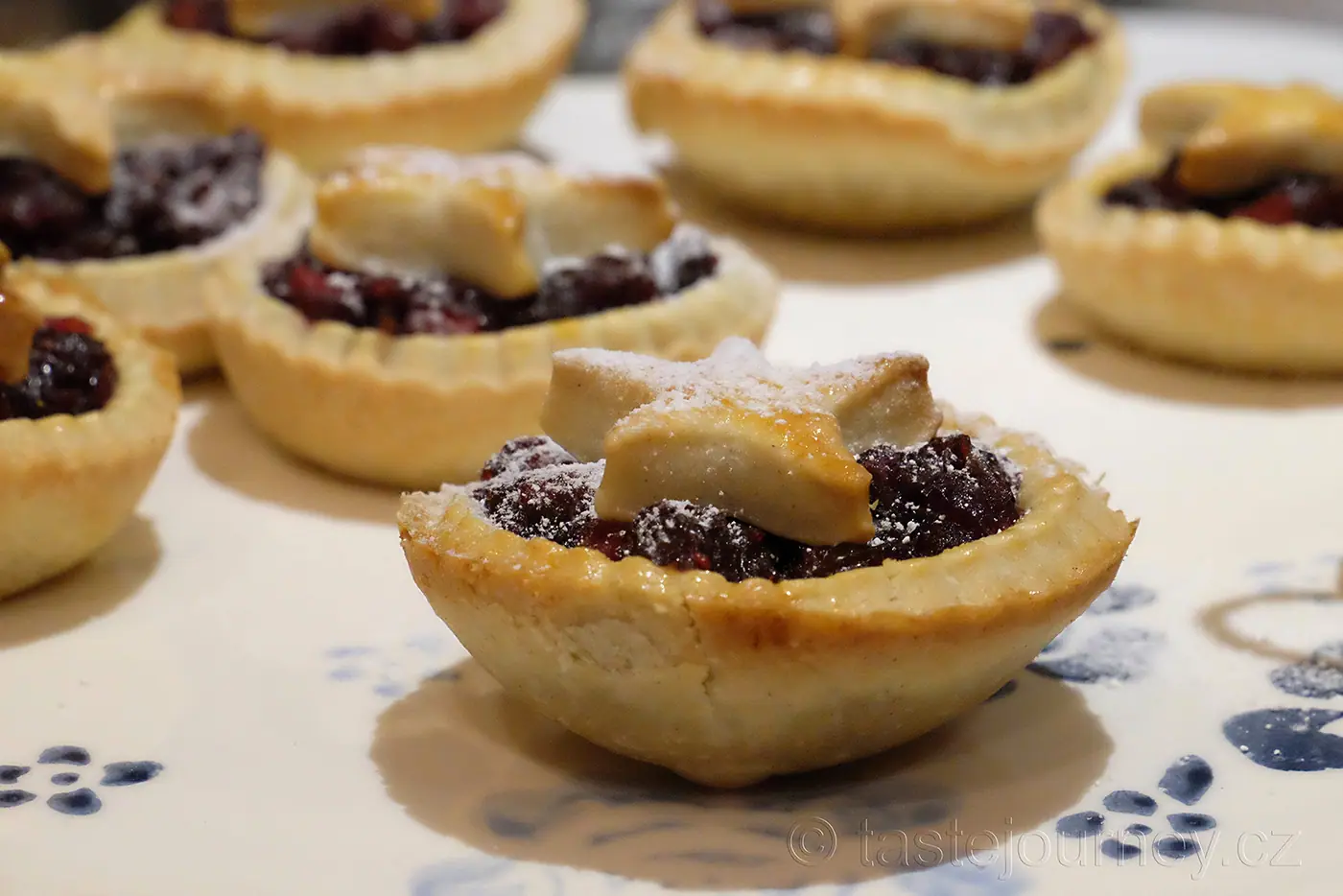 Britské koláčky mince pie s brusinkovou náplní s vůní pomerančů – fotografie 4