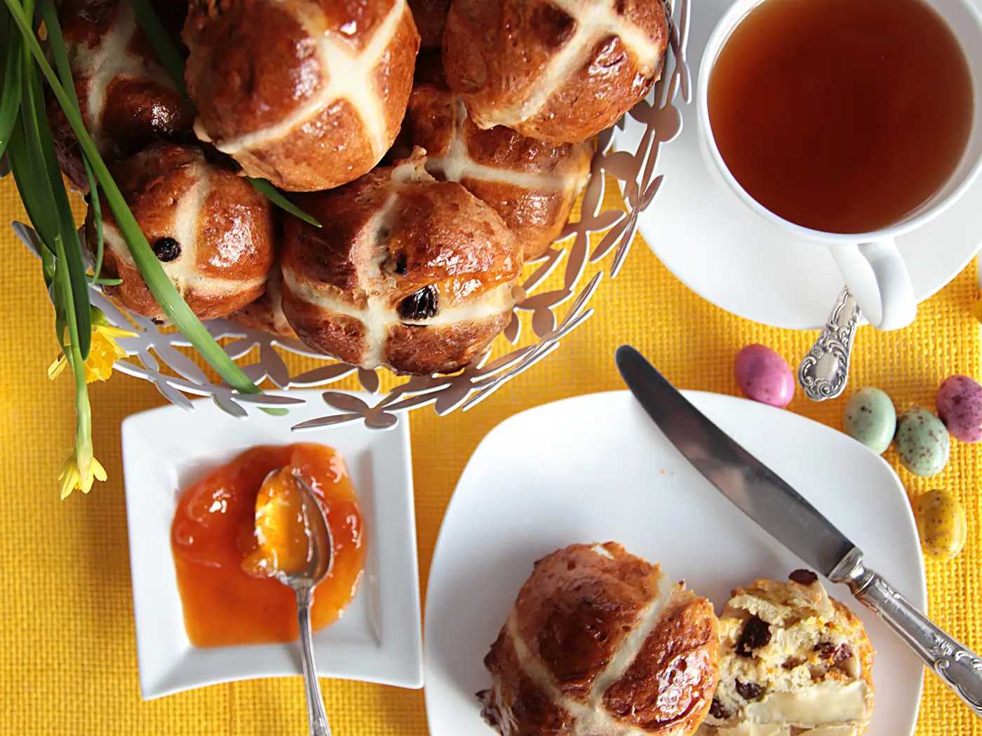 Britský mazanec – hot cross buns neboli bochánky s křížem – fotografie 6