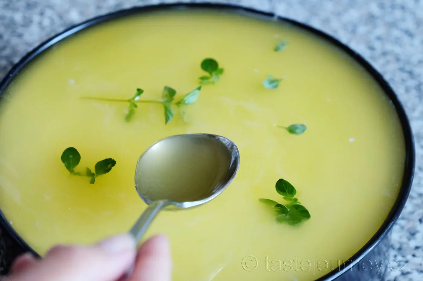 Gin a Tonic v cheesecaku s bezinkovým sirupem. Osvěžte se! – fotografie 4