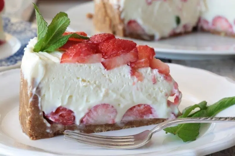 Jahodový cheesecake s bílou čokoládou – fotografie 3