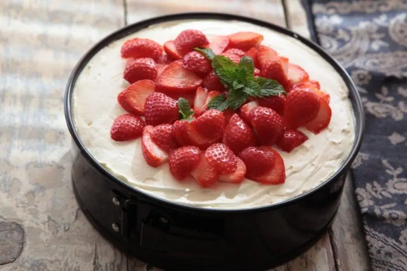 Jahodový cheesecake s bílou čokoládou