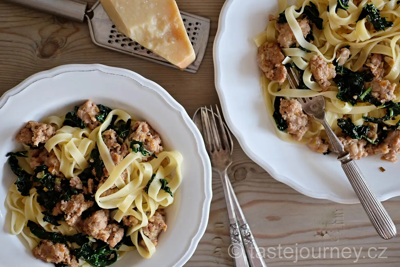 Kadeřávek patří k těstovinám! Tagliatelle s pikantním vepřovým ragú a parmazánem