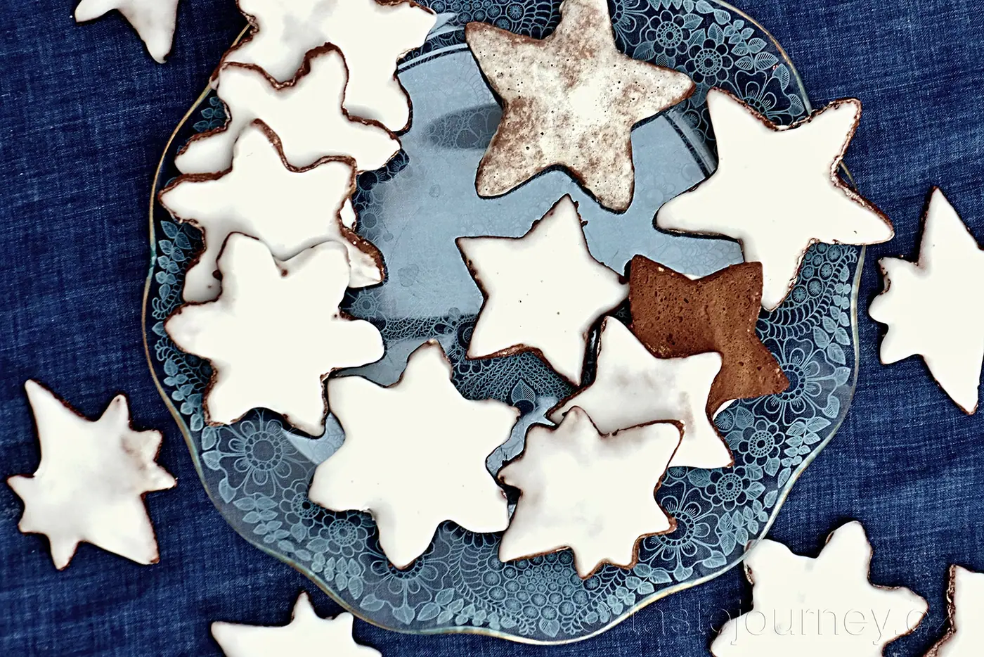 Lebkuchen – tradiční zasněžené kořeněné perníčky
