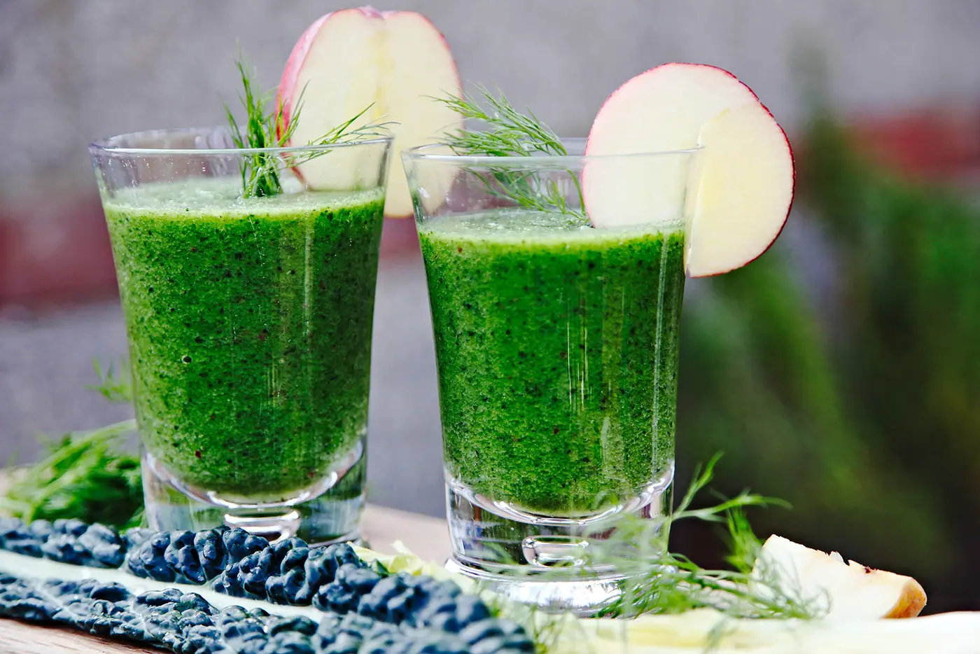 Mixované nápoje z čerstvého ovoce a zeleniny. Opravdově chutné smoothies
