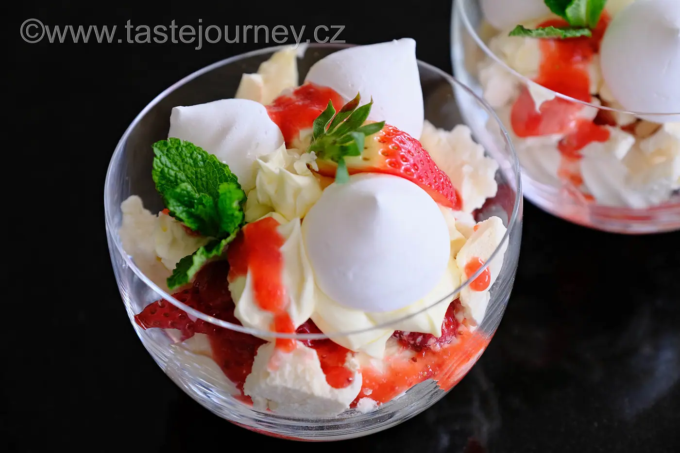 „Nepořádek“ na soukromé chlapecké prestižní škole v Británii má sladkou příchuť. Eton Mess.