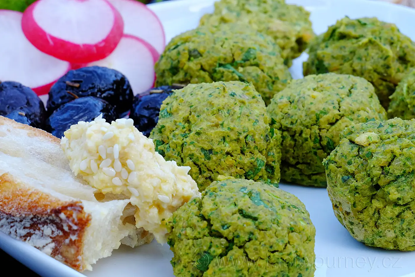 Orientální falafel. Zdravý a chutný předkrm z cizrny – fotografie 2
