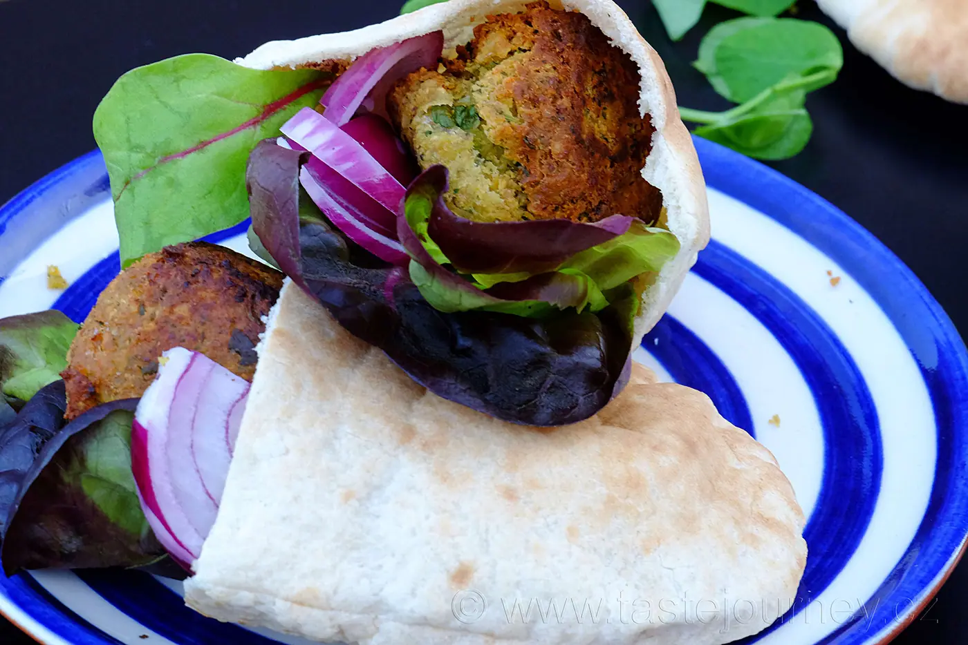 Orientální falafel. Zdravý a chutný předkrm z cizrny – fotografie 4
