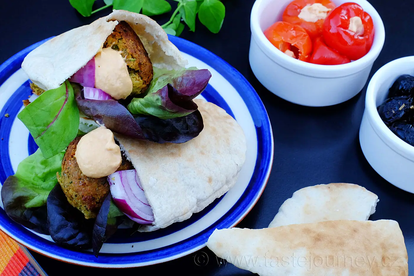 Orientální falafel. Zdravý a chutný předkrm z cizrny – fotografie 6