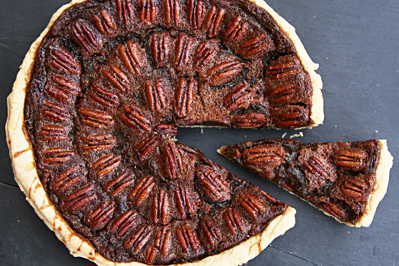 Pecan pie – americký ořechový koláč, lahodná chuť, které neuniknete ani o Vánocích