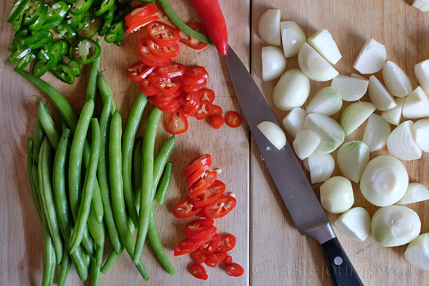 Půvabný název a pikantní chuť – to je piccalilli. Britská nakládaná zelenina s kurkumou a hořčicí – fotografie 2