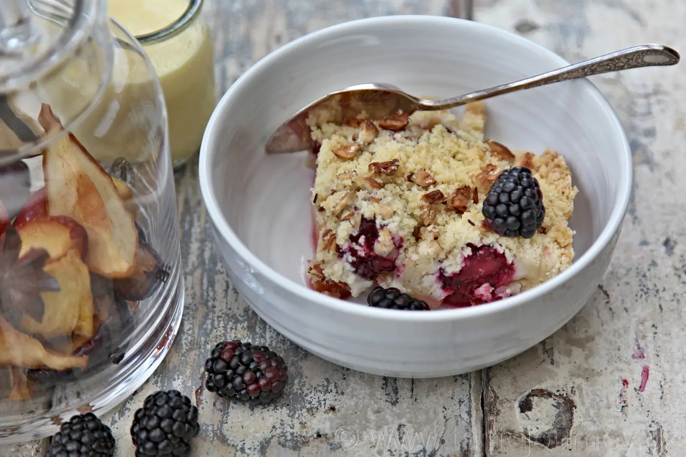 Sušíme bez chemie. Neotřelý podzimní dezert z částečně sušeného ovoce i voňavý crumble – fotografie 7