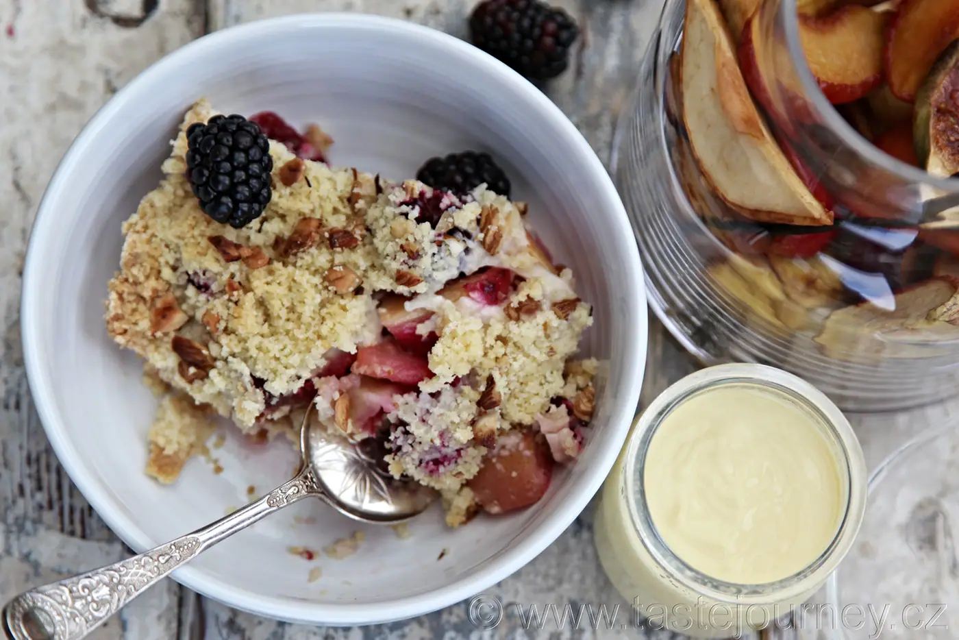 Sušíme bez chemie. Neotřelý podzimní dezert z částečně sušeného ovoce i voňavý crumble – fotografie 8